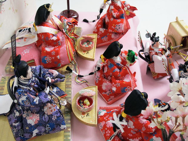 ワクワクする雛人形十五人揃い桜飾り