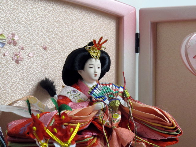 赤と紫衣装のなでしこ柄ひな人形枝垂桜三段収納飾り