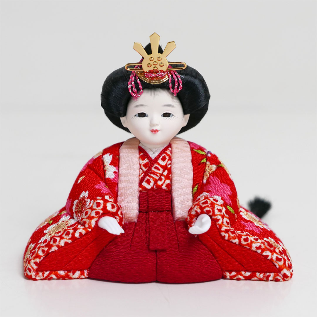 赤黒桜花柄縮緬と絞り衣装の木目込み人形