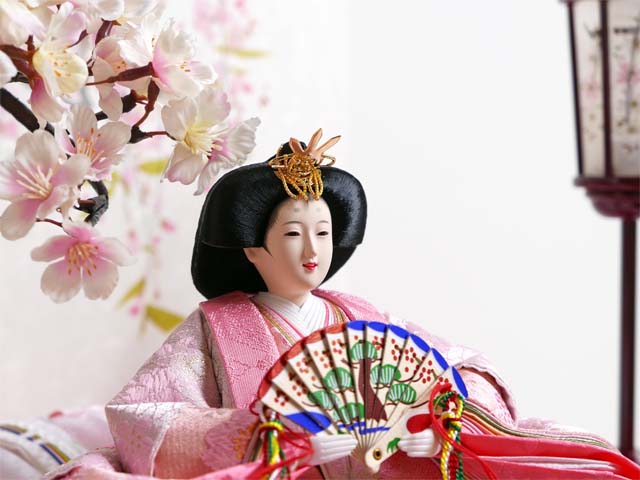 満開の桜を表現した衣装の雛人形の手描き桜屏風大桜収納飾り