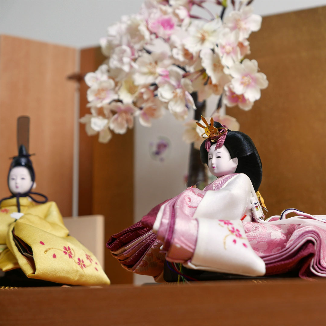 柴田家千代作 手描き桜白衣装雛人形木目金刺繍屏風桜収納飾り