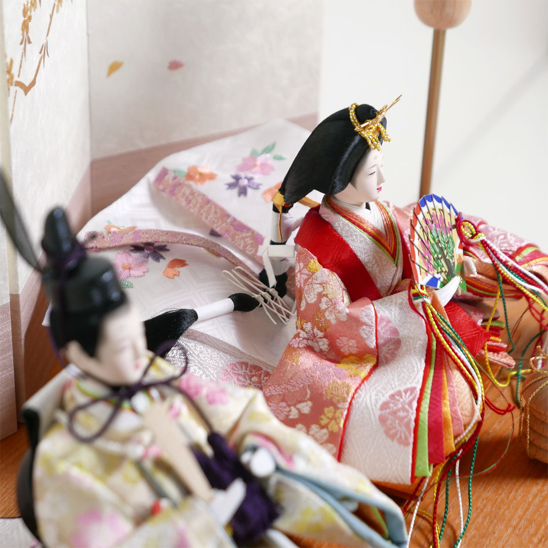 オレンジと黄色の桜柄衣装の雛人形白枝桜屏風収納飾り