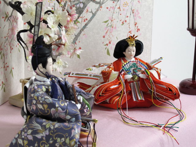 鳳凰柄金襴衣装の雛人形桐収納桜飾り