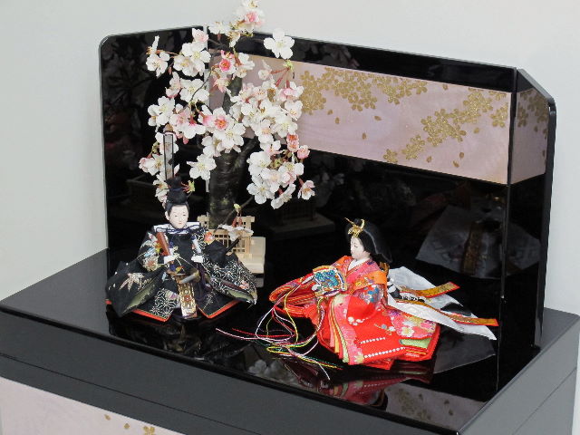 赤のお姫様と黒のお殿様の雛人形金桜黒塗箱収納飾り