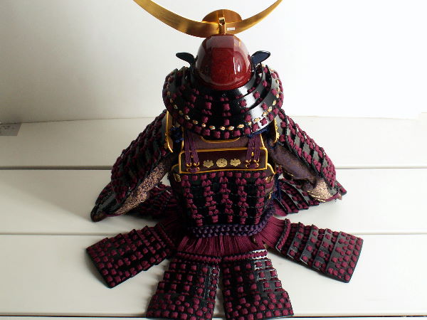 上杉神社所蔵模写上杉謙信公所用黒小札紫糸威しの具足