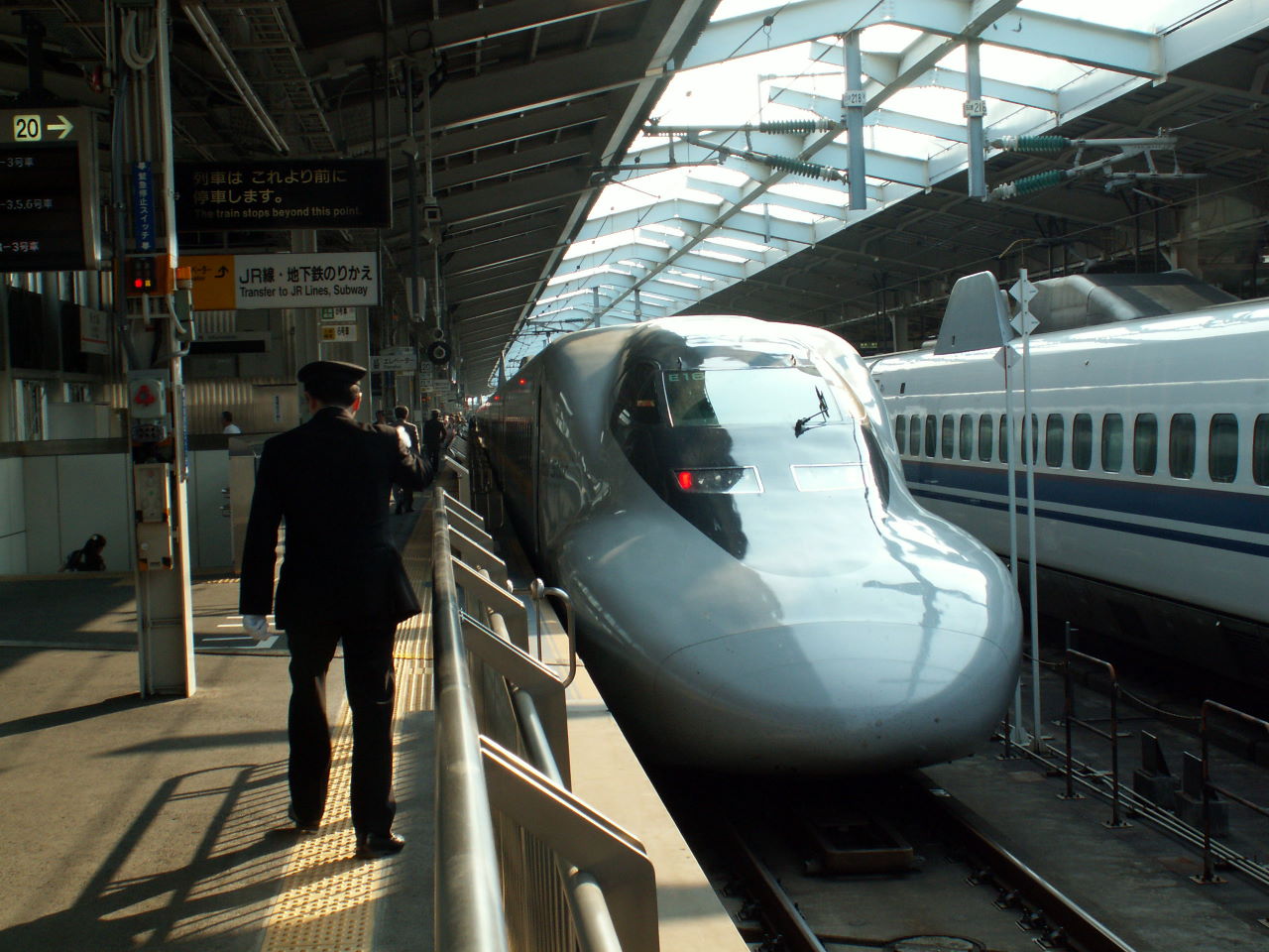 700系新幹線ひかりレールスター