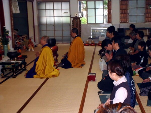 人形供養会の様子