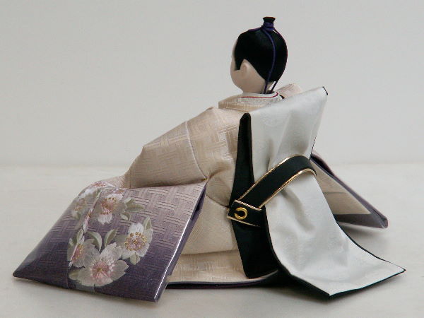 上品な紫のグラデーションと桜の刺繍が特徴の雛人形赤塗り三段飾り