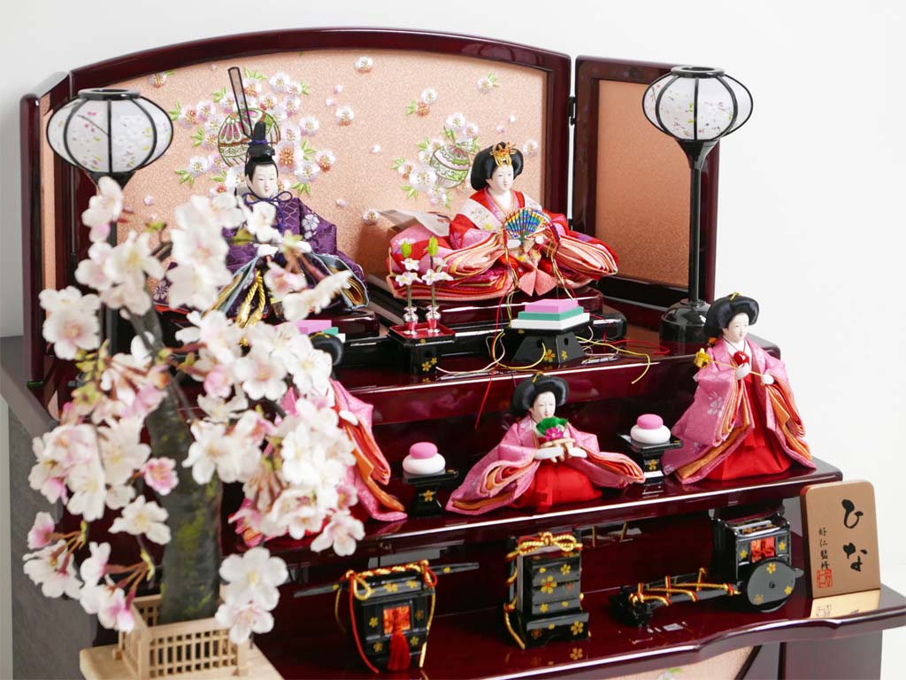 赤と紫衣装のなでしこ柄の雛人形枝垂桜茶塗り三段収納飾り