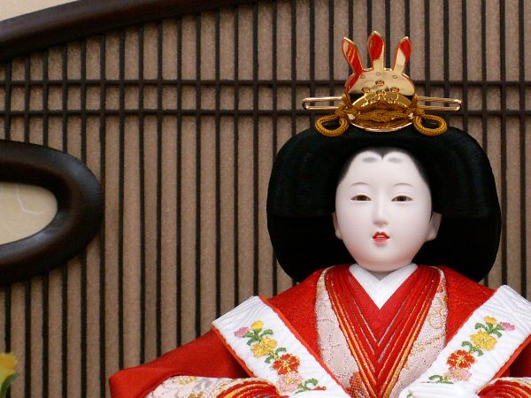 かな雰囲気のしゃれた品の良い雛人形三段飾り