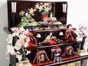 古典的な丸の鶴文様雛人形研ぎ出し茶塗り三段飾り