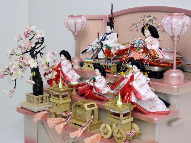 淡い淡いピンクと白衣装が美しい雛人形枝垂桜三段収納飾り