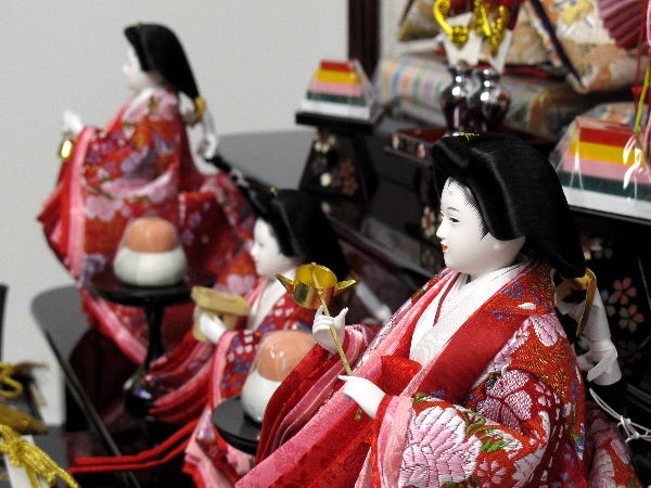 【特売】ボリューム衣装の雛人形三段飾り