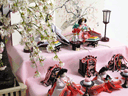 淡くきれいな色合いの雛人形二段大桜6品飾り