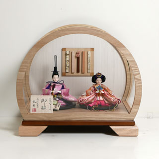 望月龍翠作 オレンジと薄紫衣装の雛人形アクリル円型ケース飾り