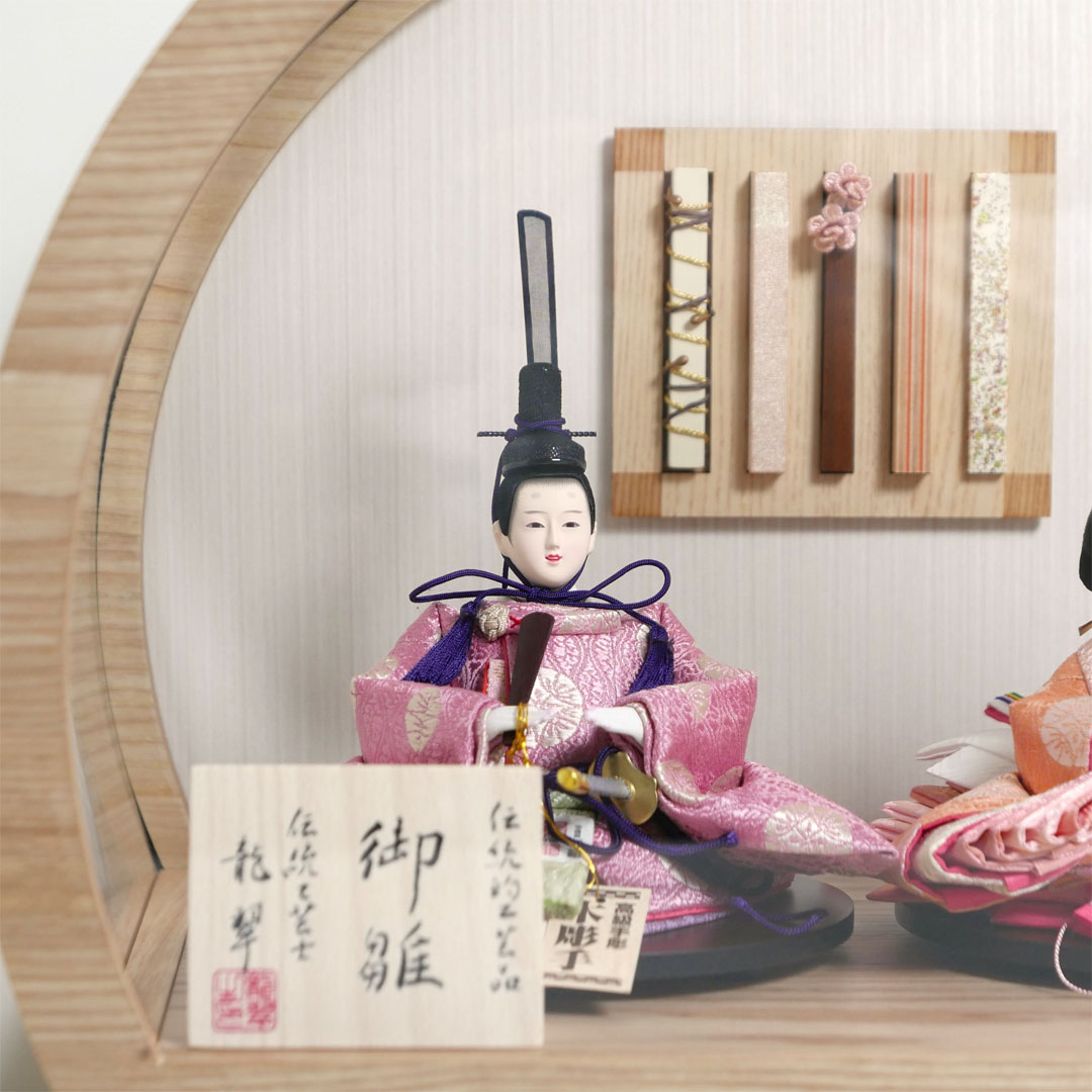 望月龍翠作 オレンジと薄紫衣装の雛人形アクリル円型ケース飾り