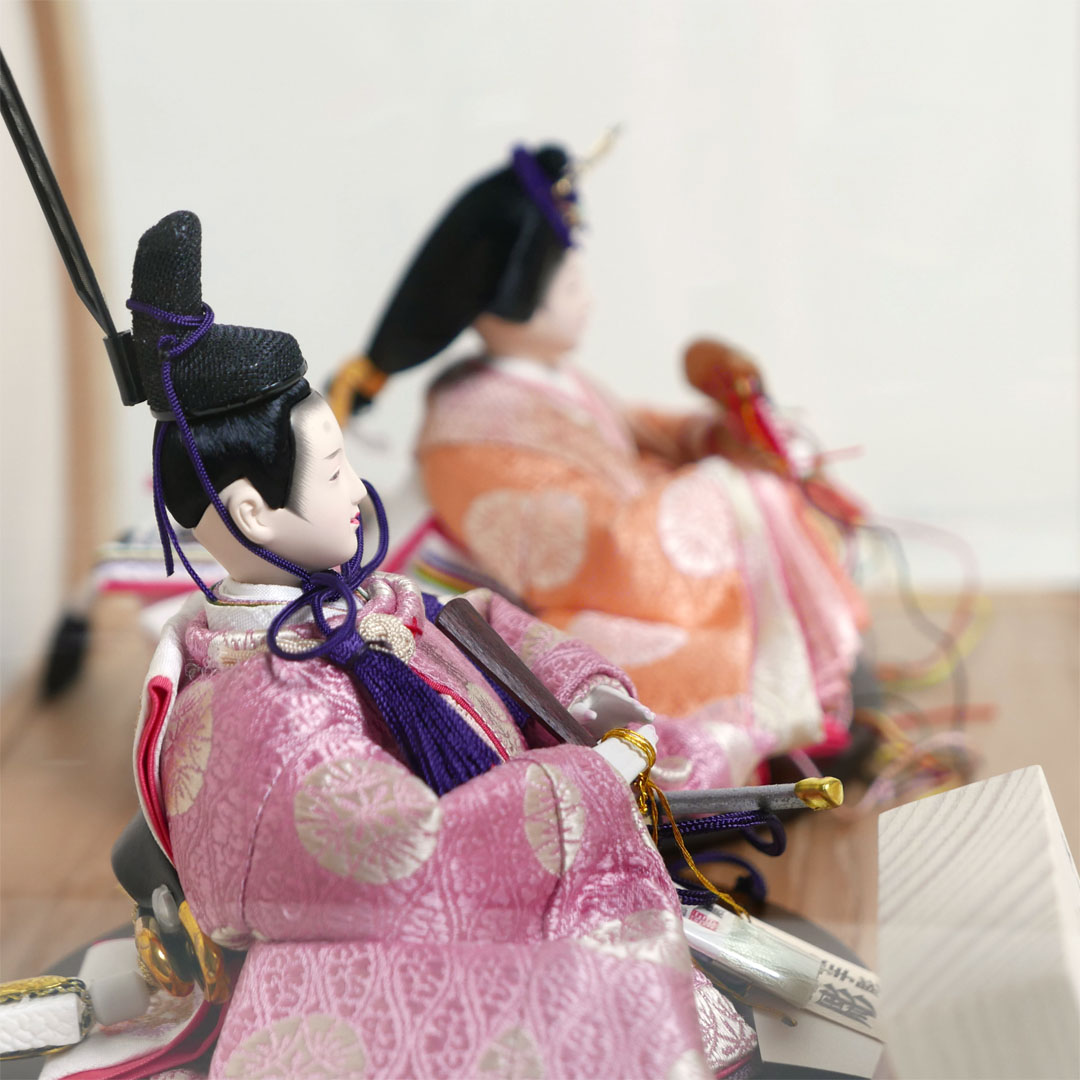 望月龍翠作 オレンジと薄紫衣装の雛人形アクリル円型ケース飾り