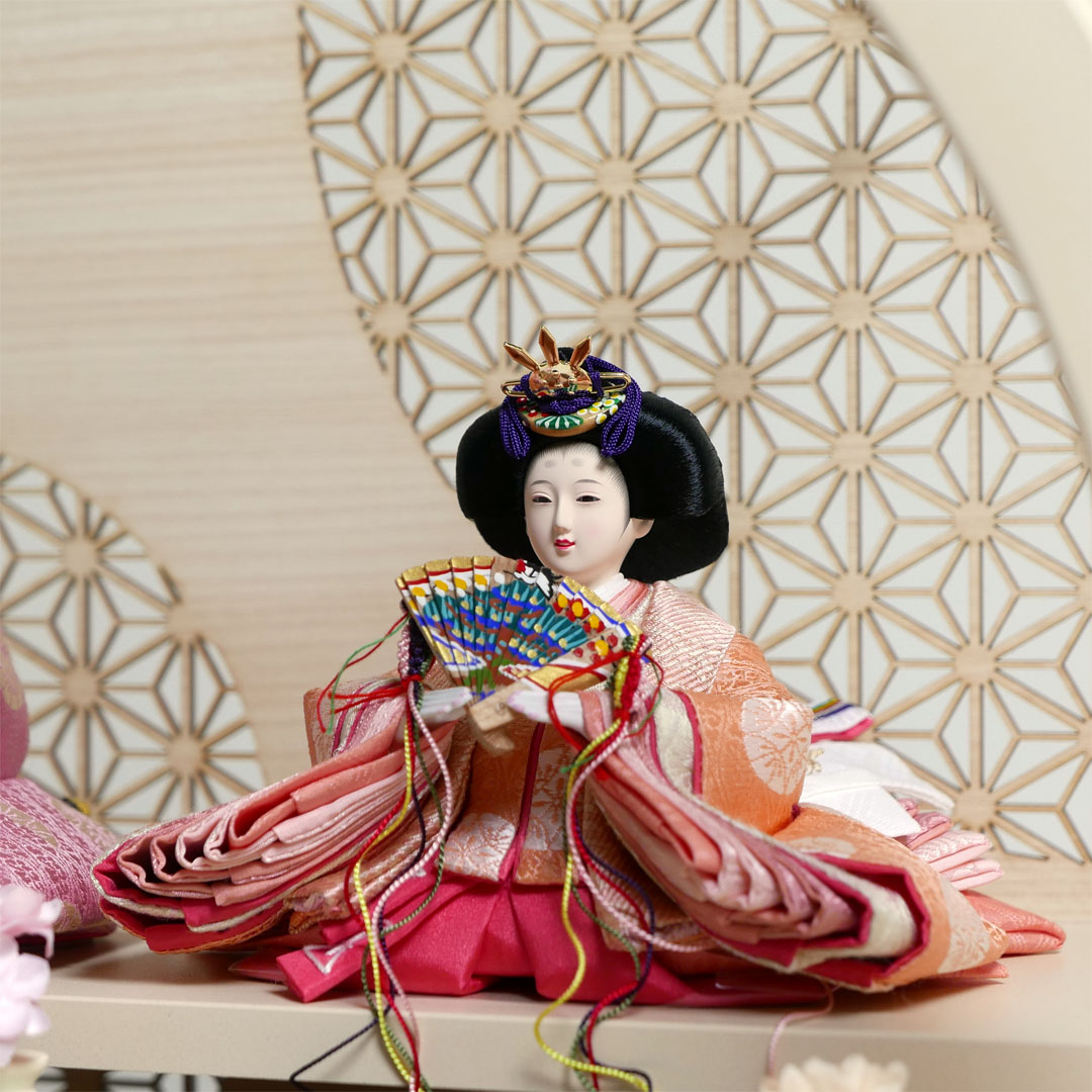 望月龍翠作 オレンジと薄紫衣装の雛人形アクリル円型ベージュケース飾り