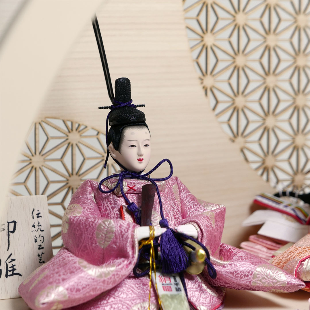 望月龍翠作 オレンジと薄紫衣装の雛人形アクリル円型ベージュケース飾り