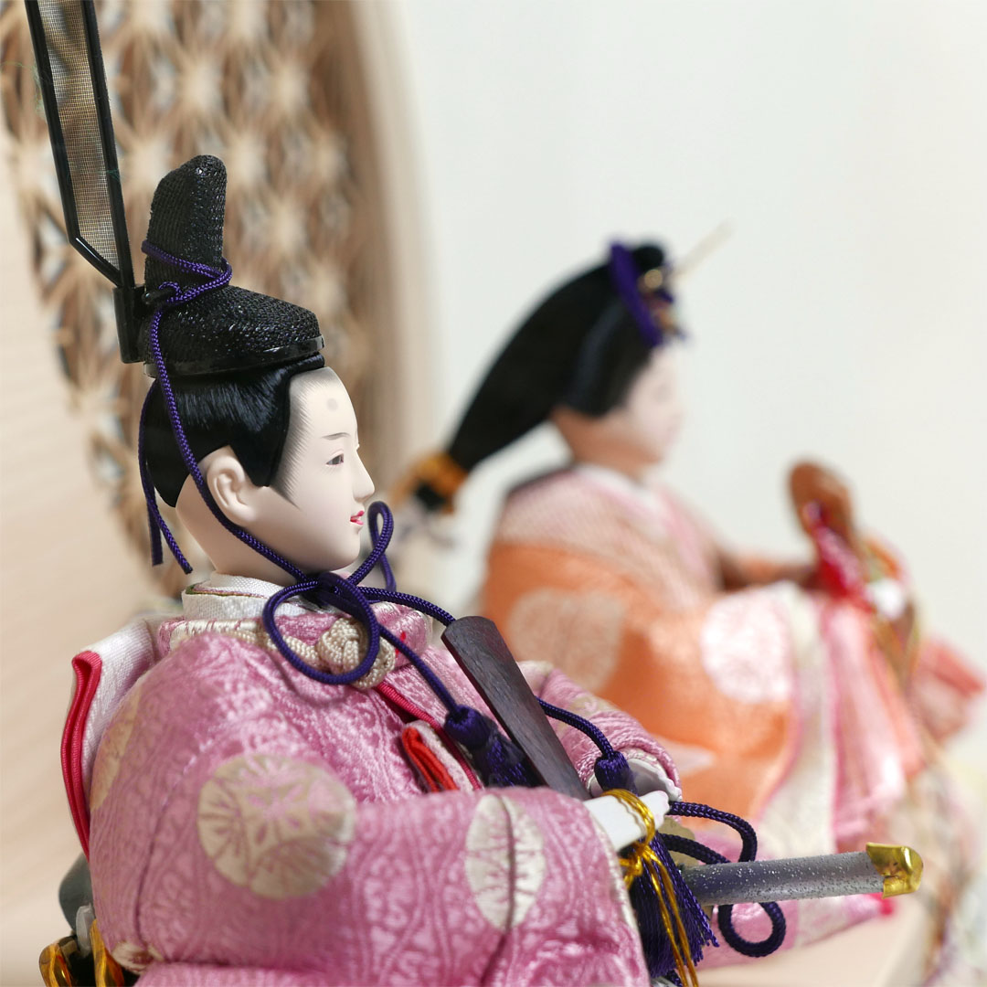 望月龍翠作 オレンジと薄紫衣装の雛人形アクリル円型ベージュケース飾り