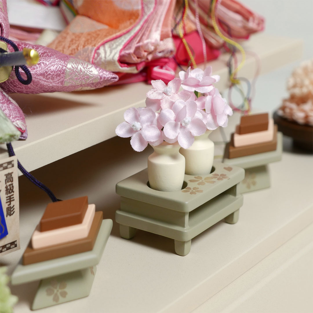 望月龍翠作 オレンジと薄紫衣装の雛人形アクリル円型ベージュケース飾り