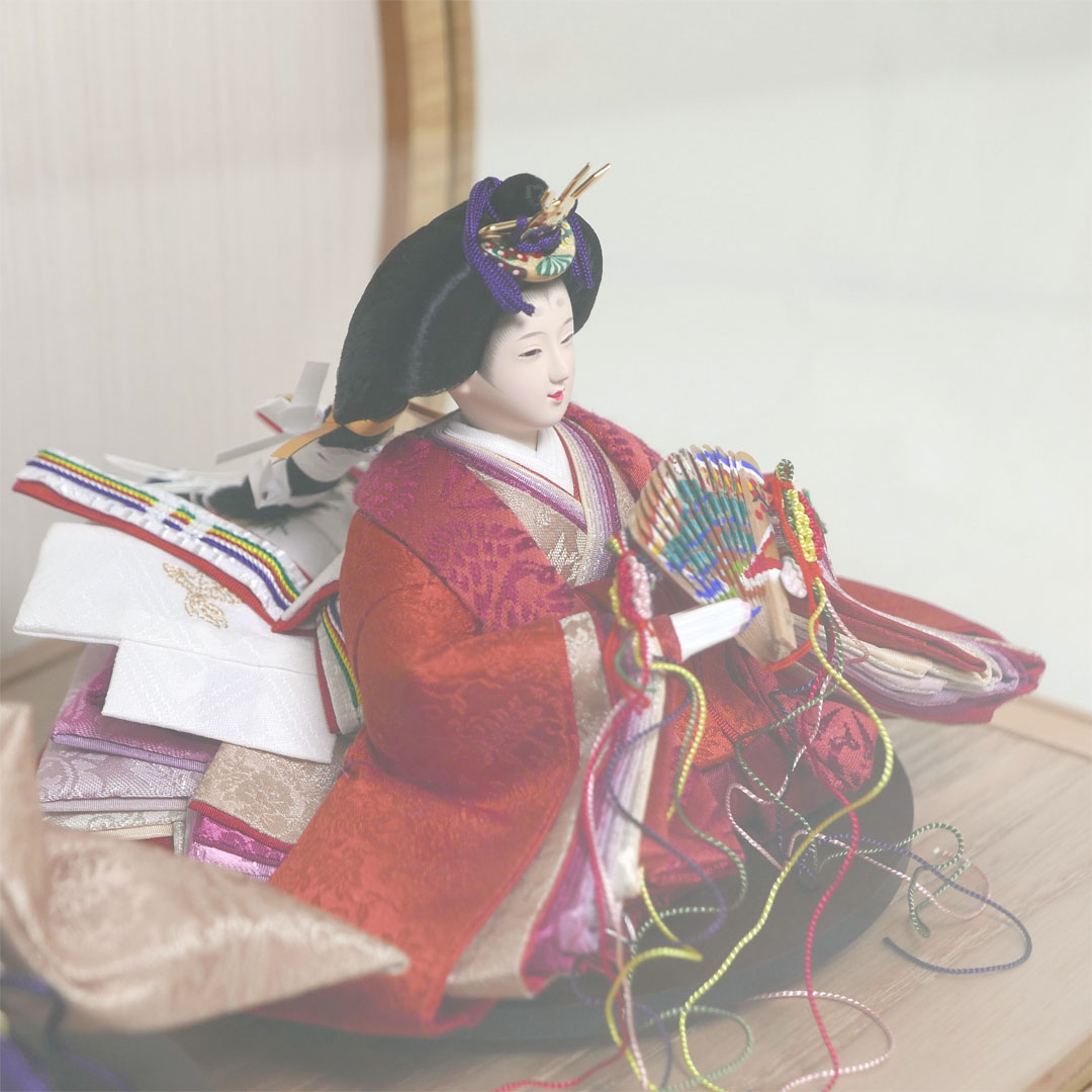 望月龍翠作 朱色と黄土色衣装の雛人形アクリル円型ケース飾り