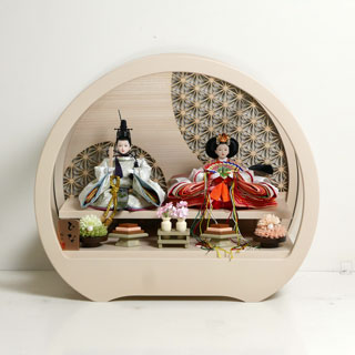 薄ピンクと薄緑の流水桜衣装雛人形アクリル円型ベージュケース飾り