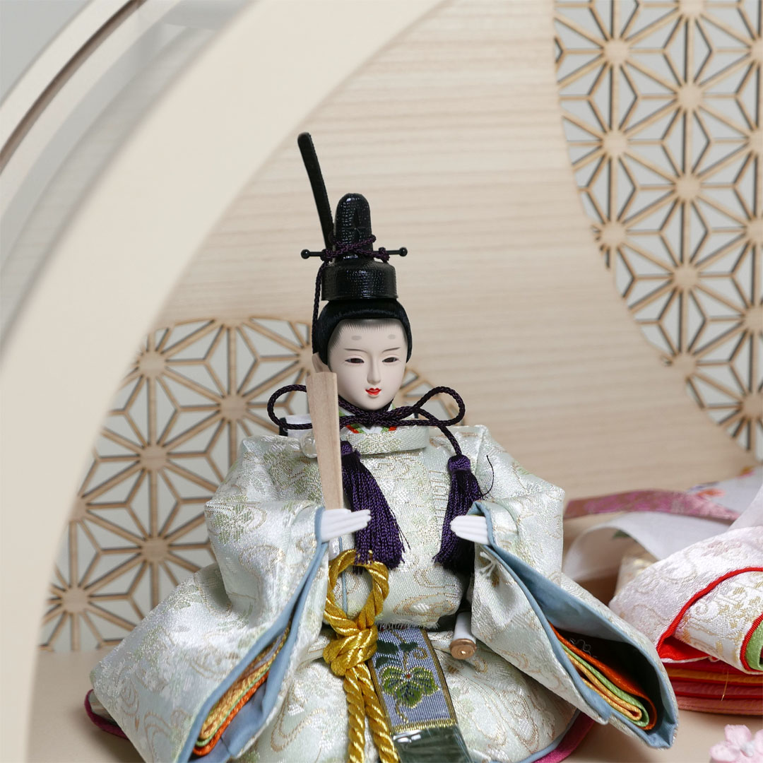 薄ピンクと薄緑の流水桜衣装雛人形アクリル円型ベージュケース飾り