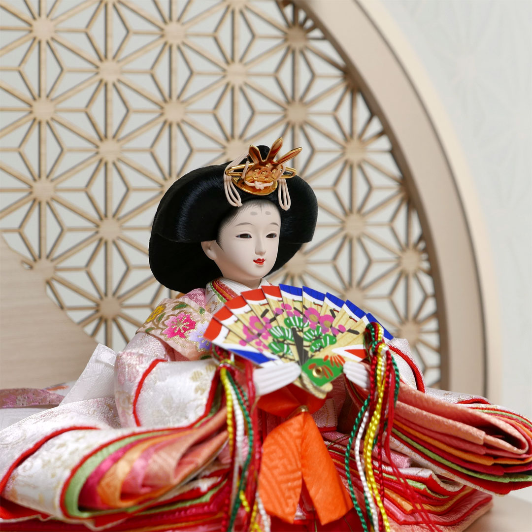 薄ピンクと薄緑の流水桜衣装雛人形アクリル円型ベージュケース飾り