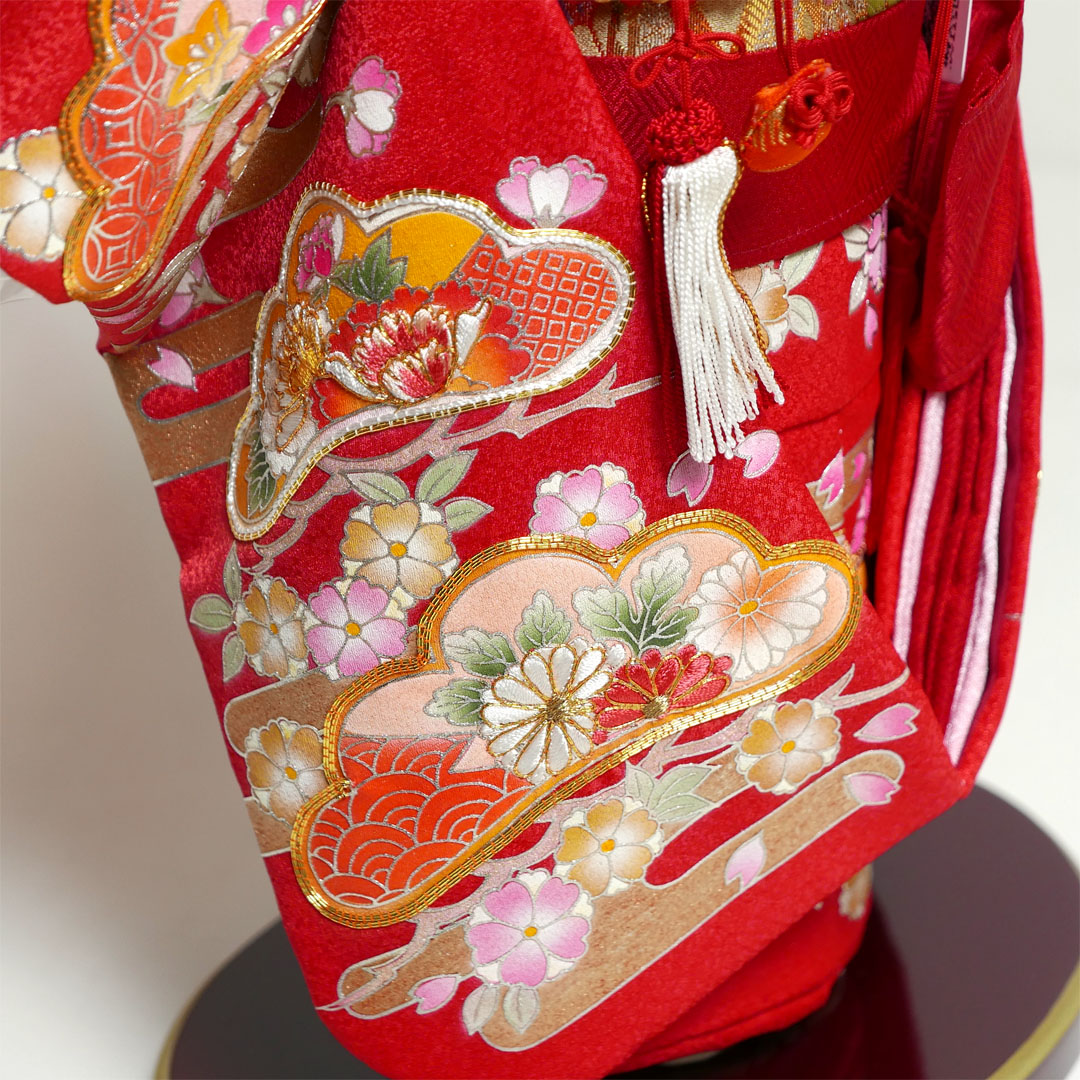 小出松寿 市松人形 尺二 金彩京刺繍松に牡丹・桜