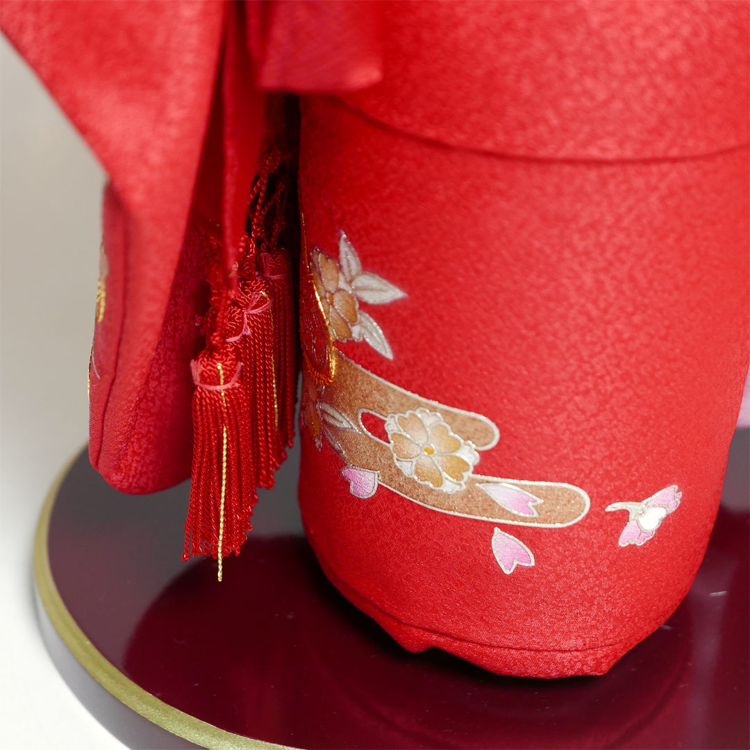 小出松寿 市松人形 尺二 金彩京刺繍松に牡丹・桜