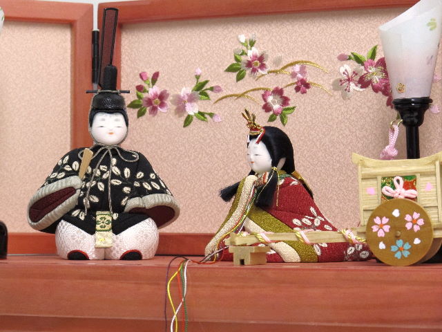 まん丸顔のにっこりお雛様木目込人形収納飾りが安い 木目込み雛人形～広島市の人形問屋十二段屋