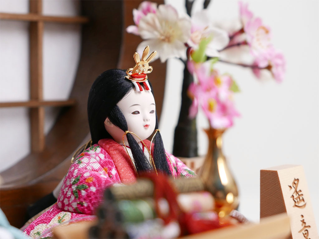 桜花柄縮緬衣装の木目込み人形丸太親王飾り