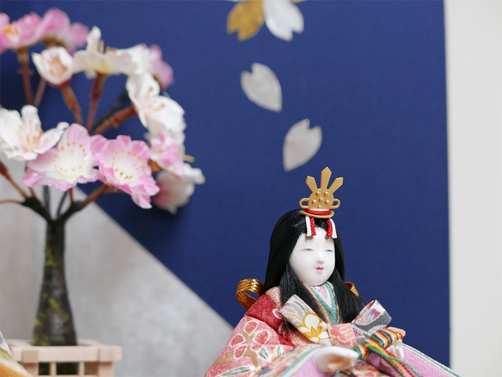 シックな友禅衣装の木目込み人形金銀桜収納飾り