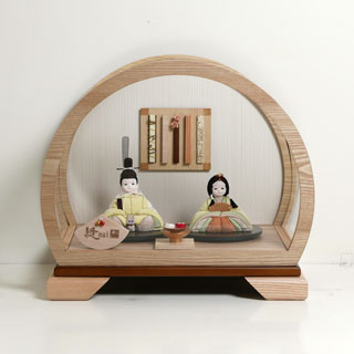 春の訪れを知らせてくれるたんぽぽで染めた衣装の木目込み人形宝箱収納飾り