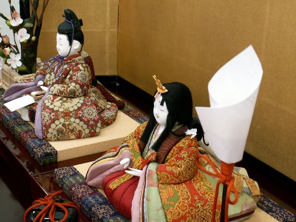 龍村裂を木目込んだ柿沼東光雛人形工房の伝統的工芸品親王飾り
