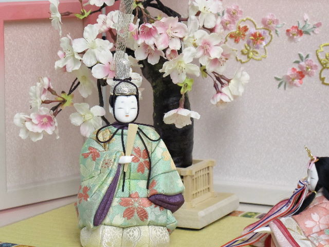 西陣桜柄衣装の創作木目込み雛ぼかしピンク収納桜飾り