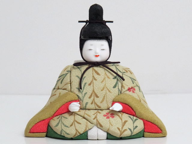 ちょっと渋め衣装の木目込み五人収納飾り