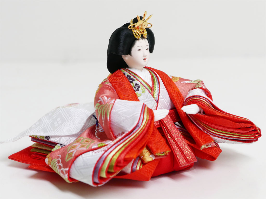 縁起の良い松竹梅衣装の雛人形