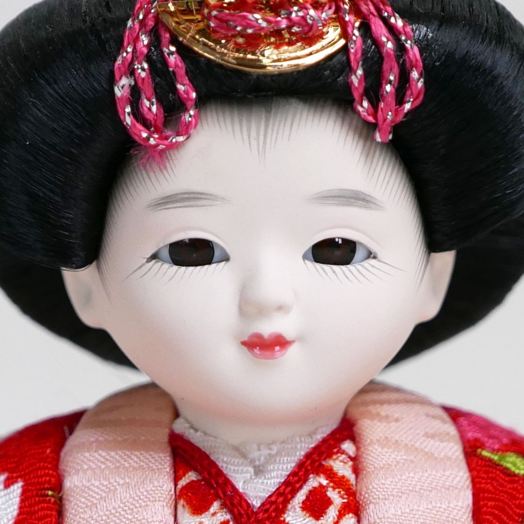 赤黒桜花柄縮緬と絞り衣装の木目込み人形