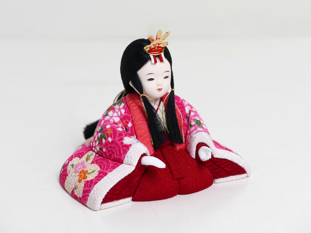 桜花柄縮緬衣装の木目込み人形