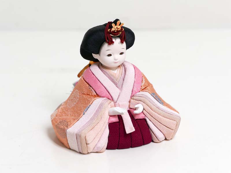 おさなかわいい桃色衣装の木目込み人形