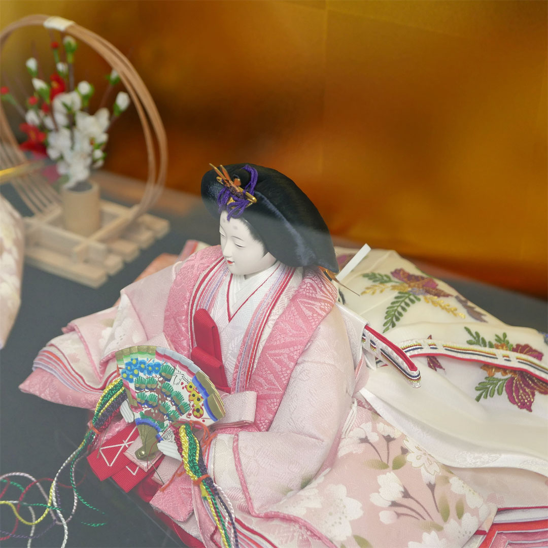 【激安特価在庫処分】桃藤色桜柄本着付雛人形黒枠面取ケース飾り