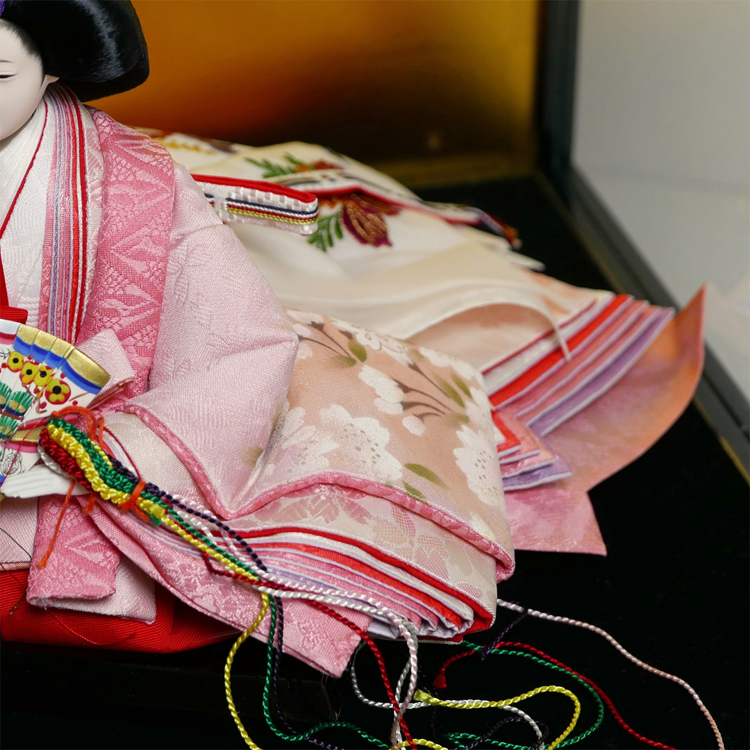 【激安特価在庫処分】桃藤色桜柄本着付雛人形黒枠面取ケース飾り