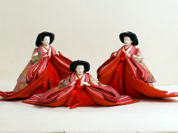 激安特価雛人形在庫処分】華やかさが自慢の金彩衣装の三人官女が安い 