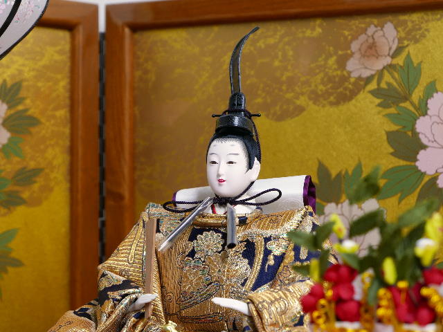 【激安特価在庫処分】花柄赤色衣装の女雛と紺地金襴衣装の男雛のきらびやかでボリューム満点の京七番親王飾り