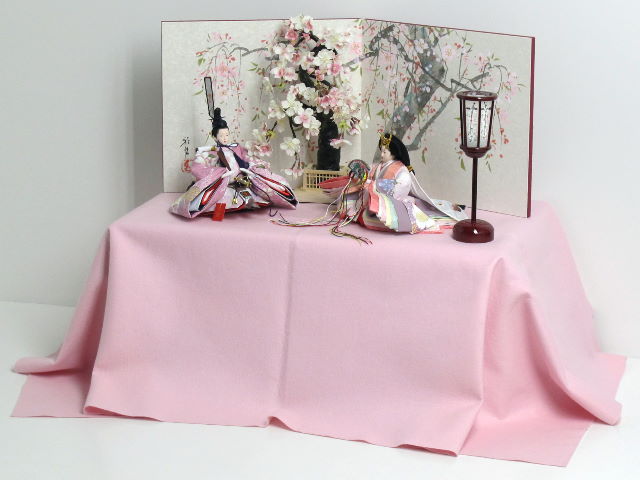 この美しさをご覧あれ!淡いピンクの雛人形桐収納桜飾り