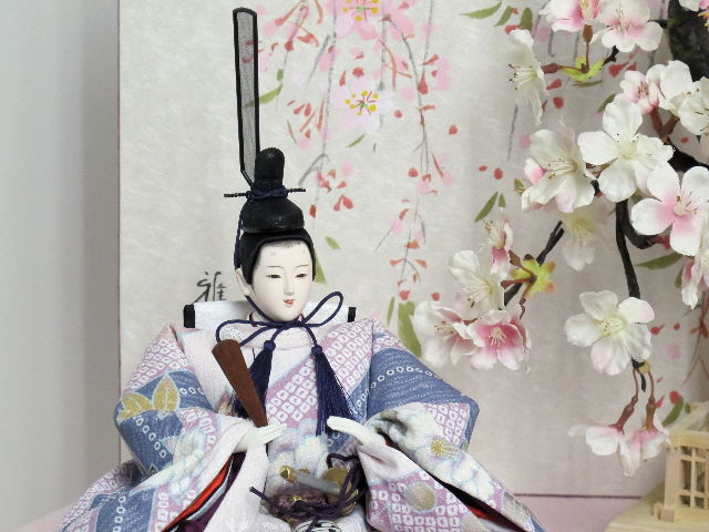 落ち着いた紫友禅衣装の雛人形桐収納桜飾り