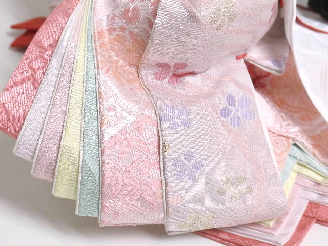 淡くてきれいな色合いの雛人形ピンク桐収納飾り