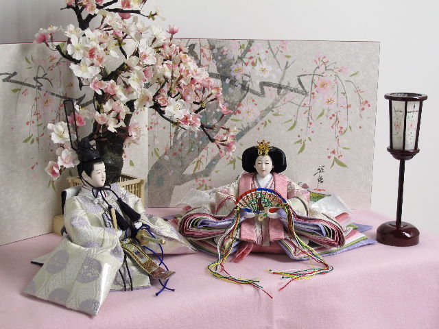 現代的な色づかいで古典文様を表現した華やかな雛人形桜収納飾り